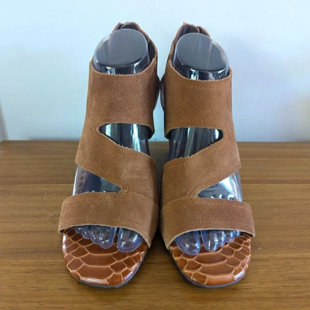 Donald Pliner Preppy Academia Coastal Capsule Neutral Minimalist Wedge Heel 7M